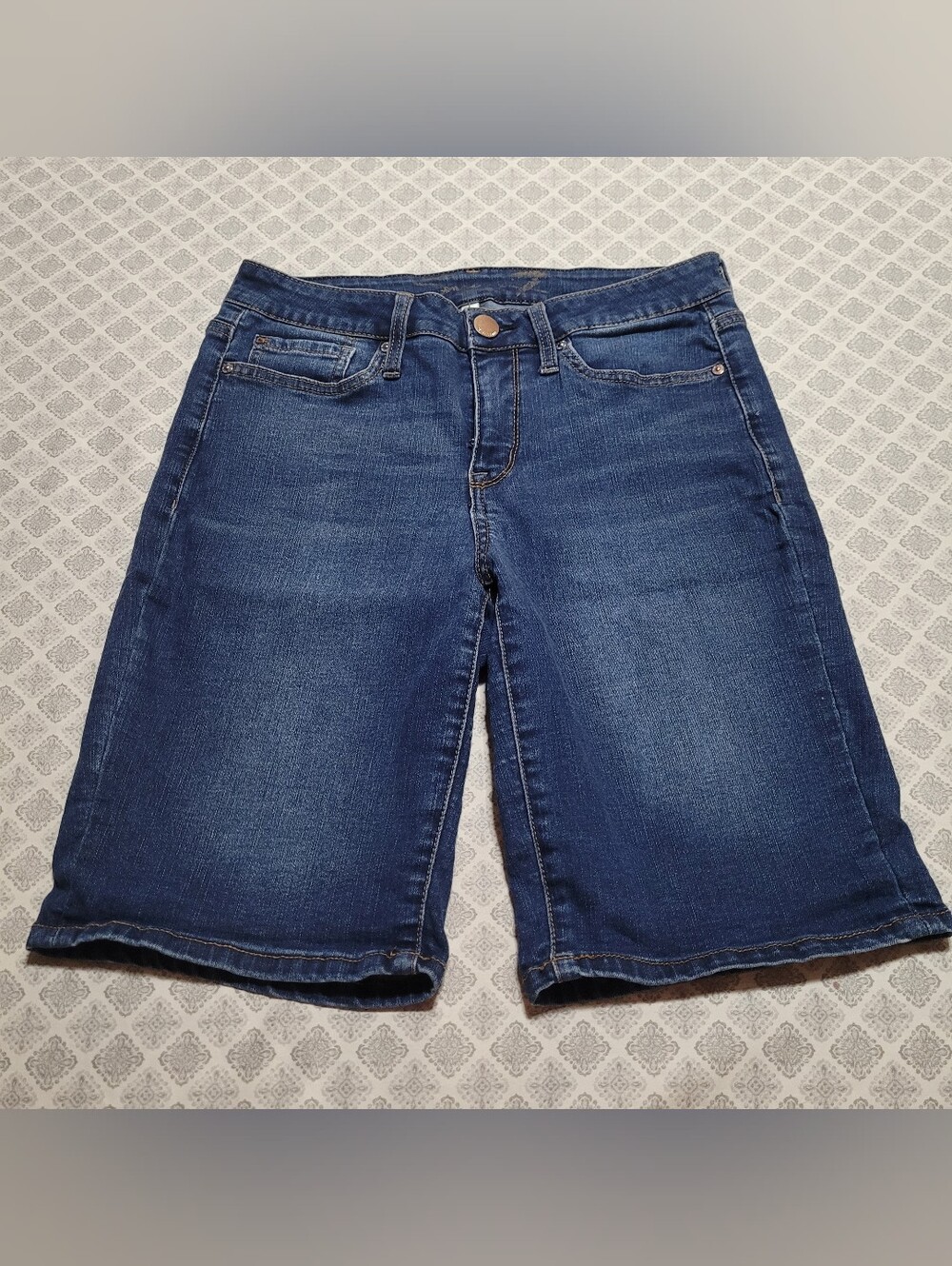 Seven7 Women's Size 8- Blue Boyfriend Denim Short. - Picture 2 of 13